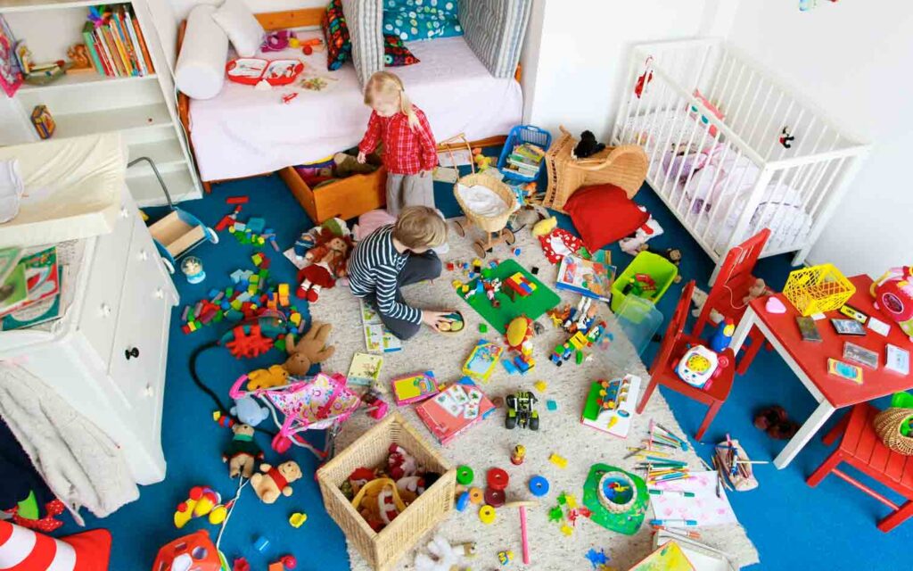 room with toys and 2 kids