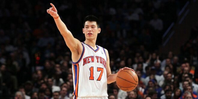 Jeremy Lin pointing to pass
