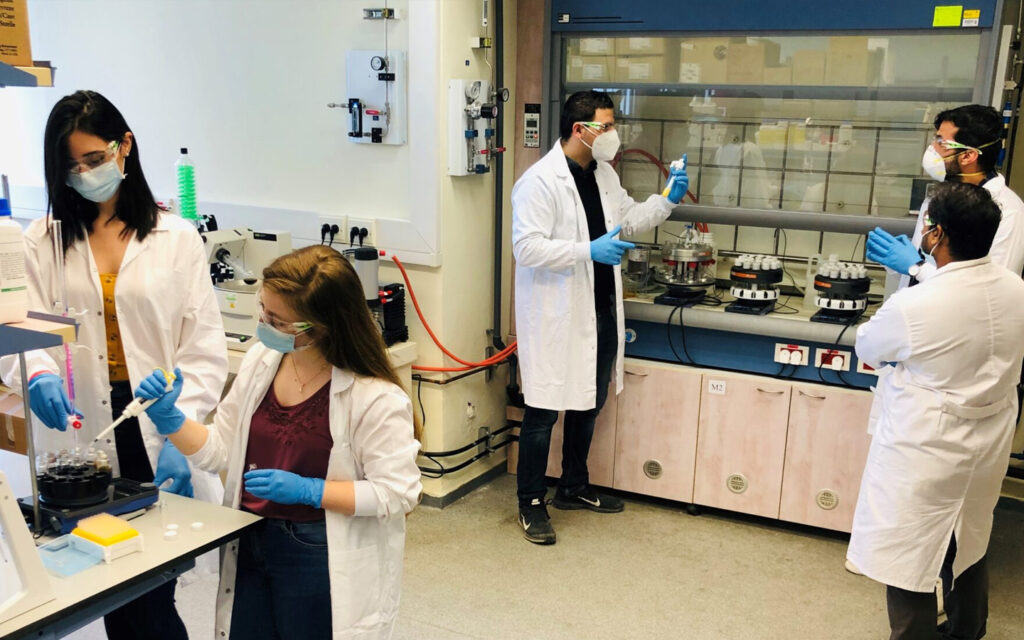 Israeli Scientists in Lab